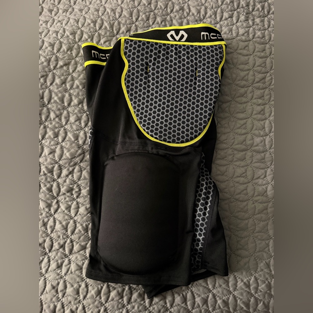 Mcdavid Men’s Medium Padded Compression Shorts Fo… - image 2